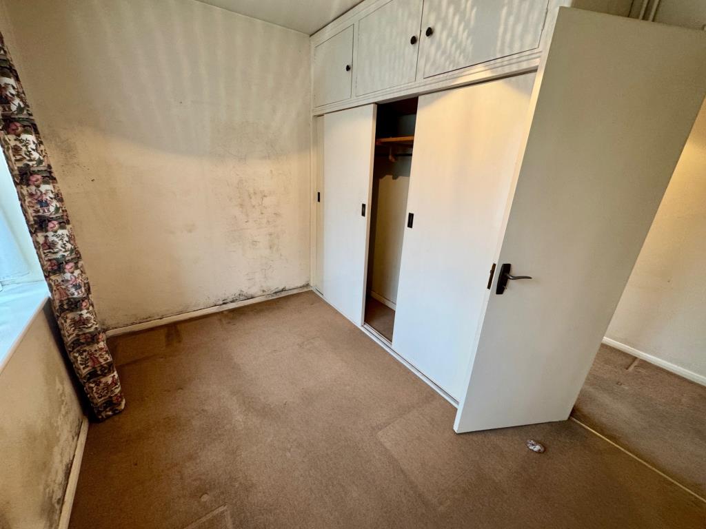 Lot: 164 - GROUND FLOOR TWO-BEDROOM GARDEN FLAT WITH SHARE OF FREEHOLD - Bedroom 2